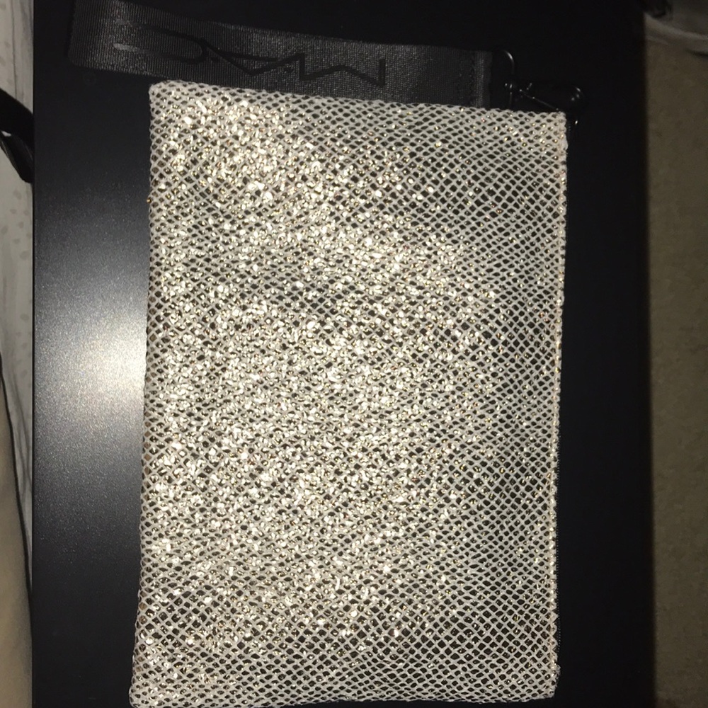 Mac cosmetics makebag and brush set.